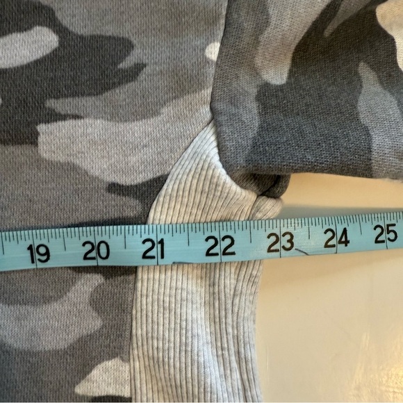 Aerie Gray Toned Camouflage Print Comfy and Soft Oversized Pullover Sweater Top - Picture 12 of 12